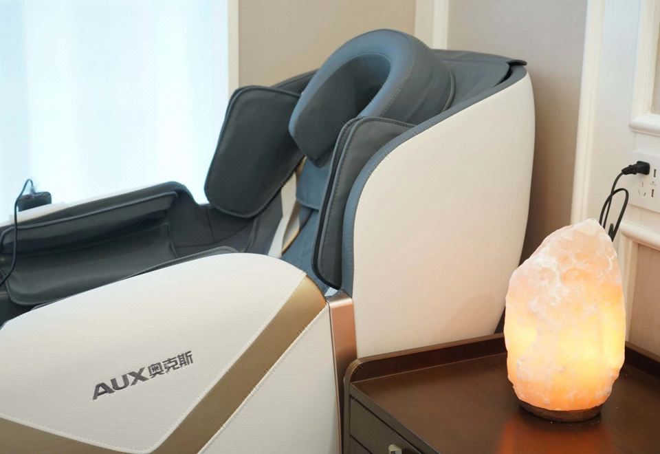 心颐养生双床套房 养生盐灯+全自动智能按摩椅