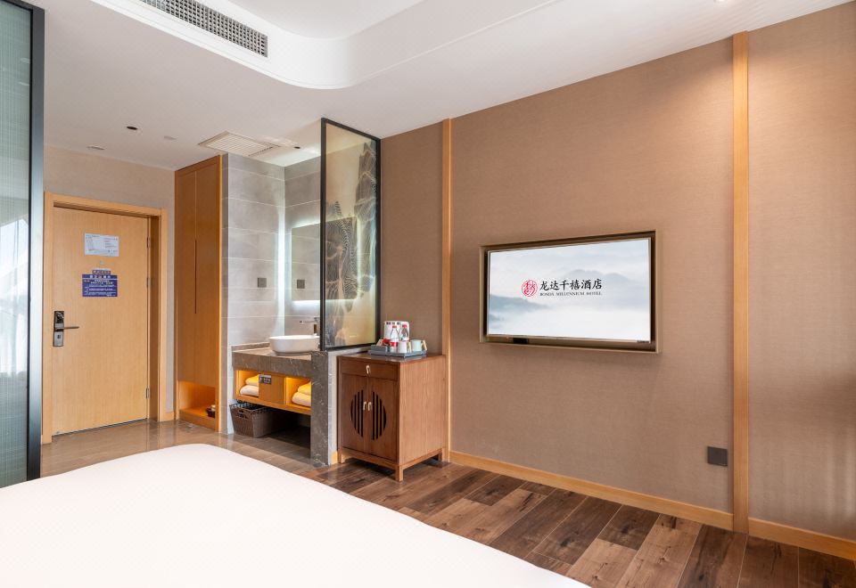 Tea Fragrance Elegant Residence Double Bed Room (Smart Voice Control + Fridge + High-Definition Mobile Screen Casting)