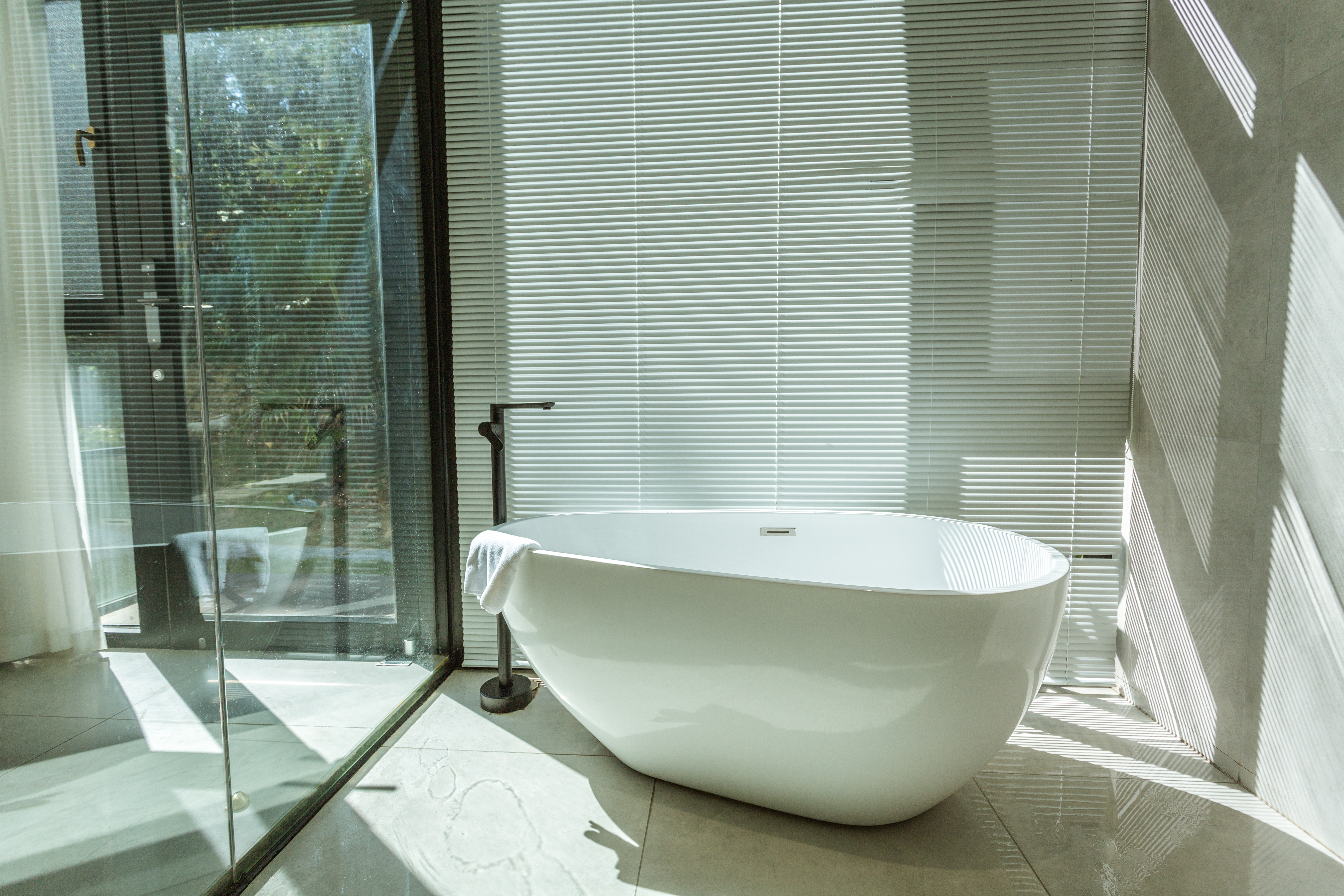 拾心·温馨阳台大床房（轻奢浴缸+智能马桶+观景露台）