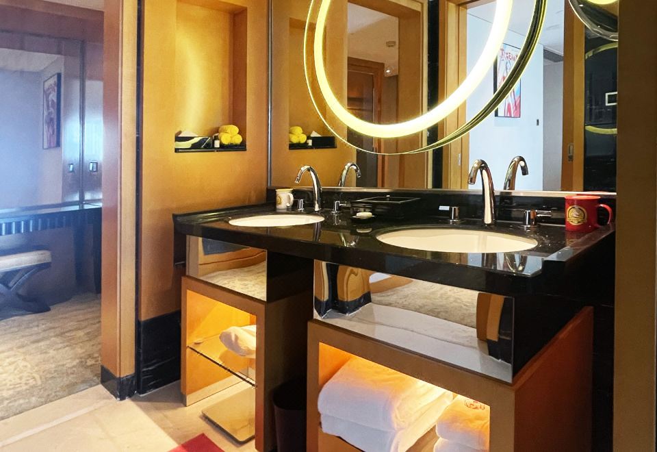 经典奥特曼亲子主题至尊海景大床房