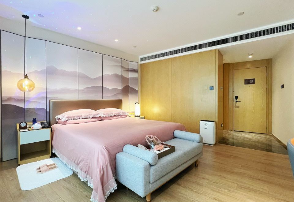 情侣主题大床房