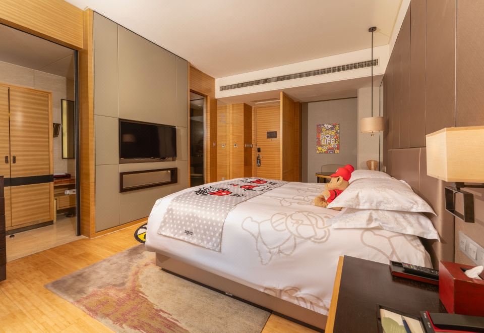 Cheery Canal Hotel HangzhouTeddy Collectible Double Bed Room