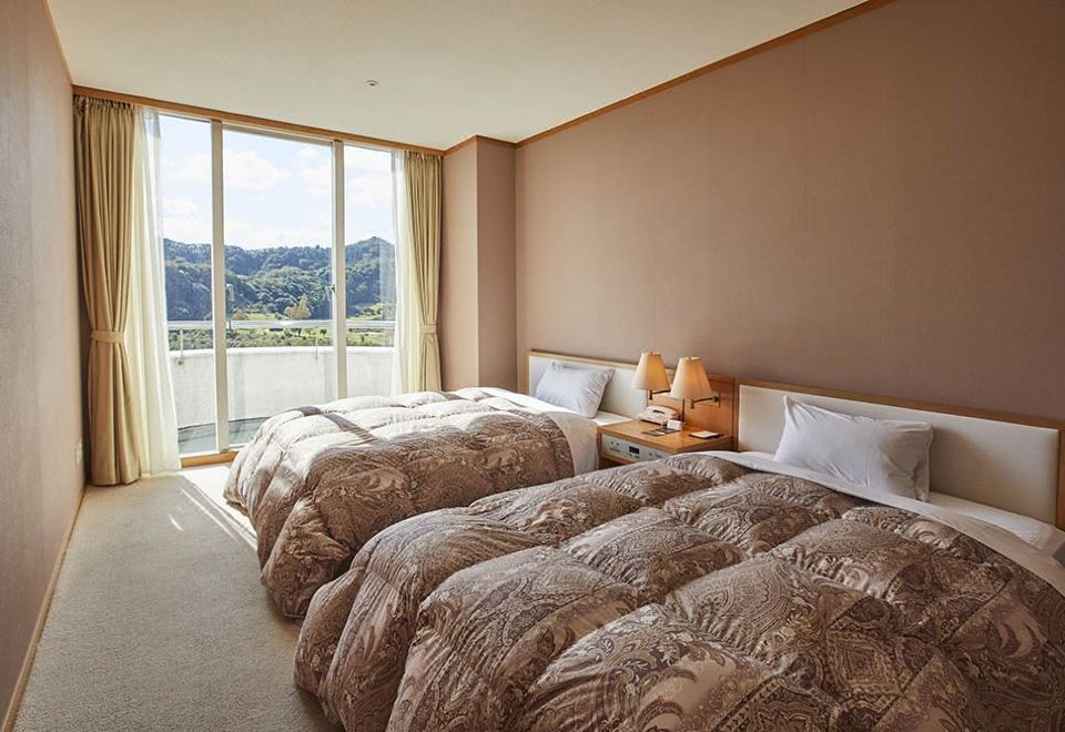 4-Bed Forest View