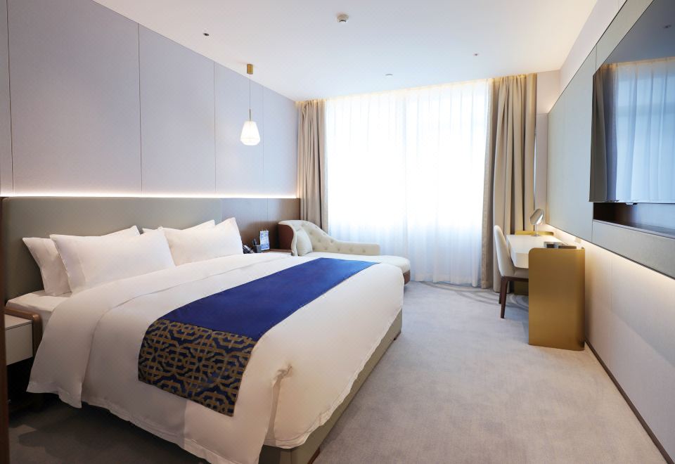 商务大床房（舒眠床垫+贵妃椅+自动窗帘）