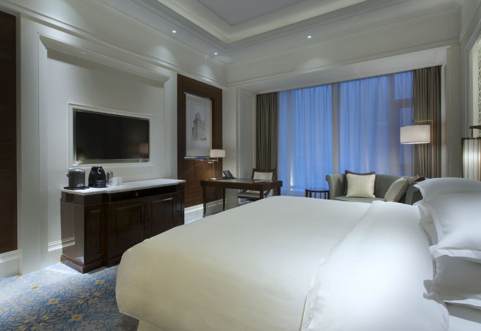 豪華大床房「全景落地窗-漢口CBD景觀」