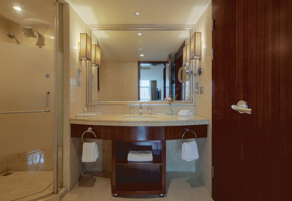 GRAND NEW CENTURY RESORT Siming Lake YuyaoSuperior Lake-view Suite