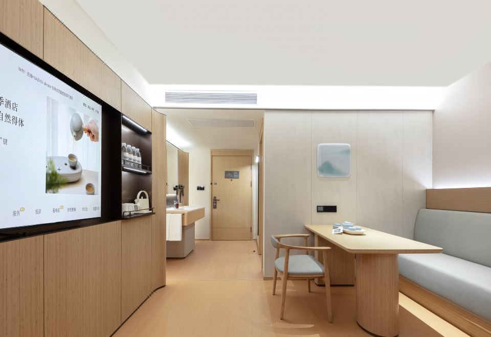 商务大床房（智能客控+商务茶桌+小冰箱）