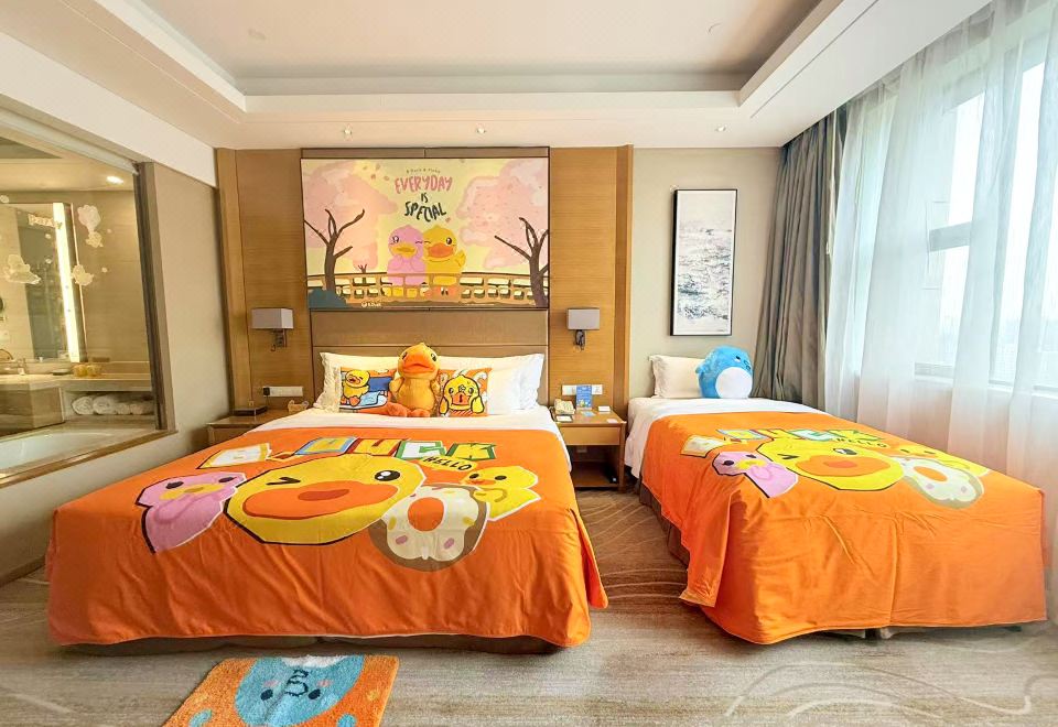Wyndham JingzhouB. Duck Theme Family Room