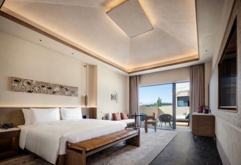 漠语听沙大床房（鸣沙山景+悦碧施洗护用品）