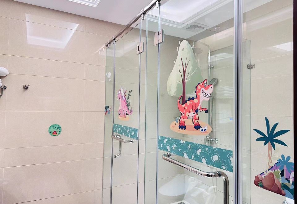 Baihualin Hot Spring Valley HotelTime And Space Dragon Knight Theme Family Room