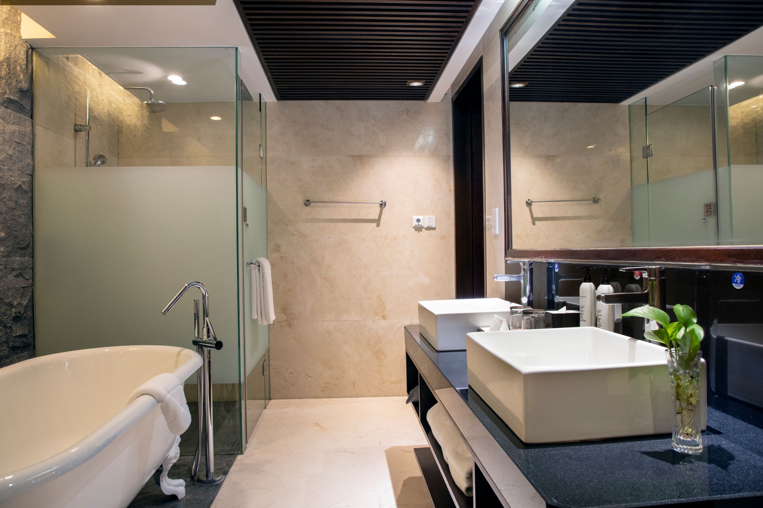 四卧泳池文华套房