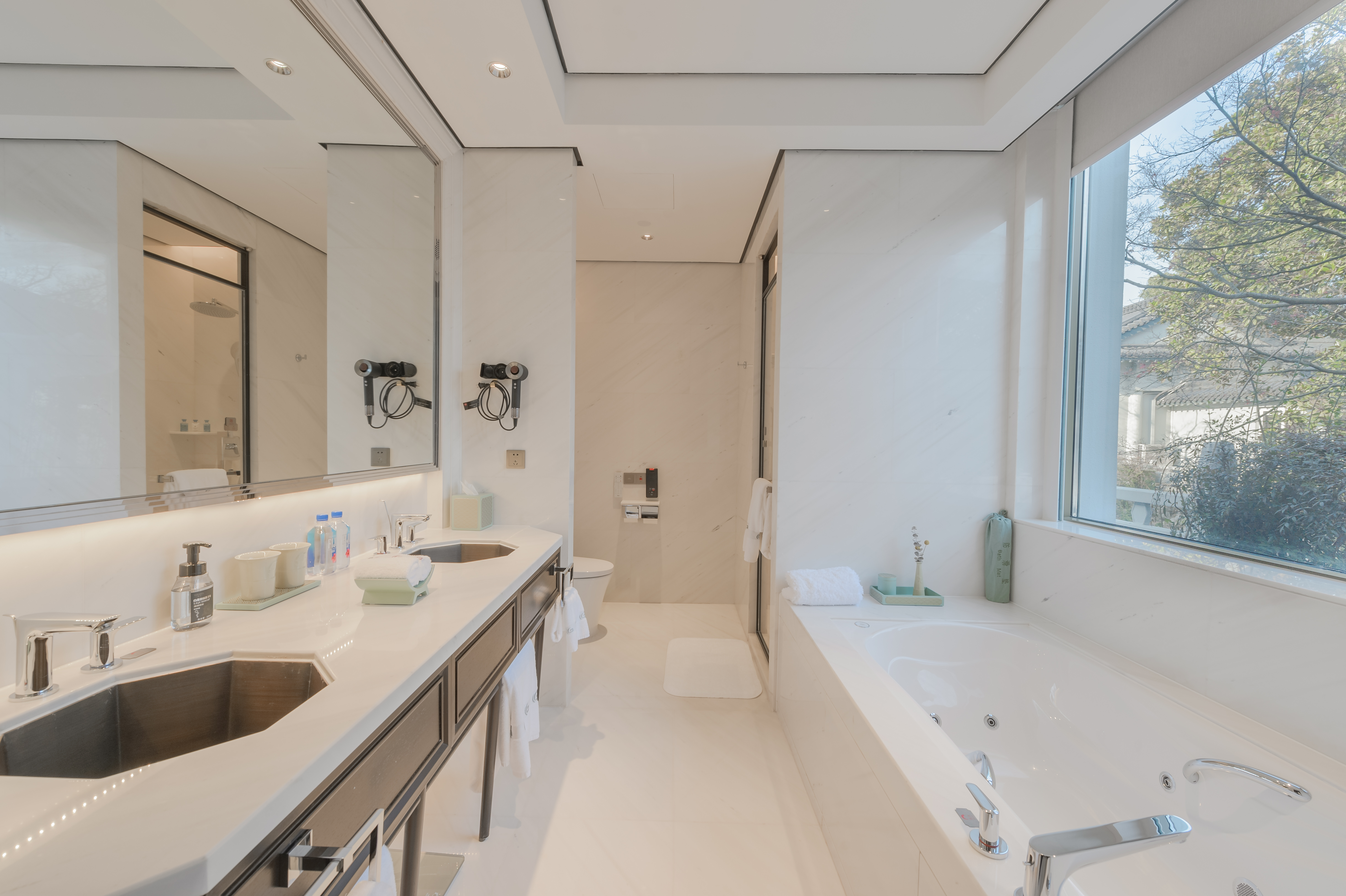 揽湖套房（180度西湖景观）