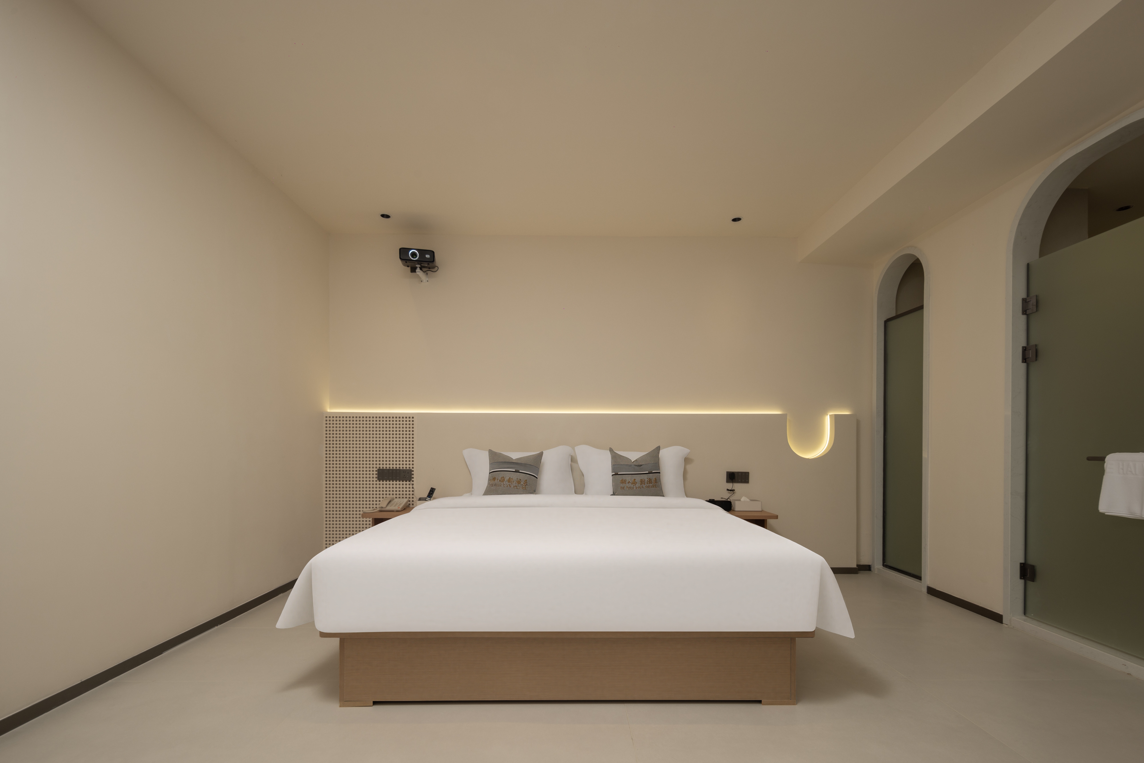 椰影静居丨轻奢大床房[AI智控-柔软床品-畅享影音]