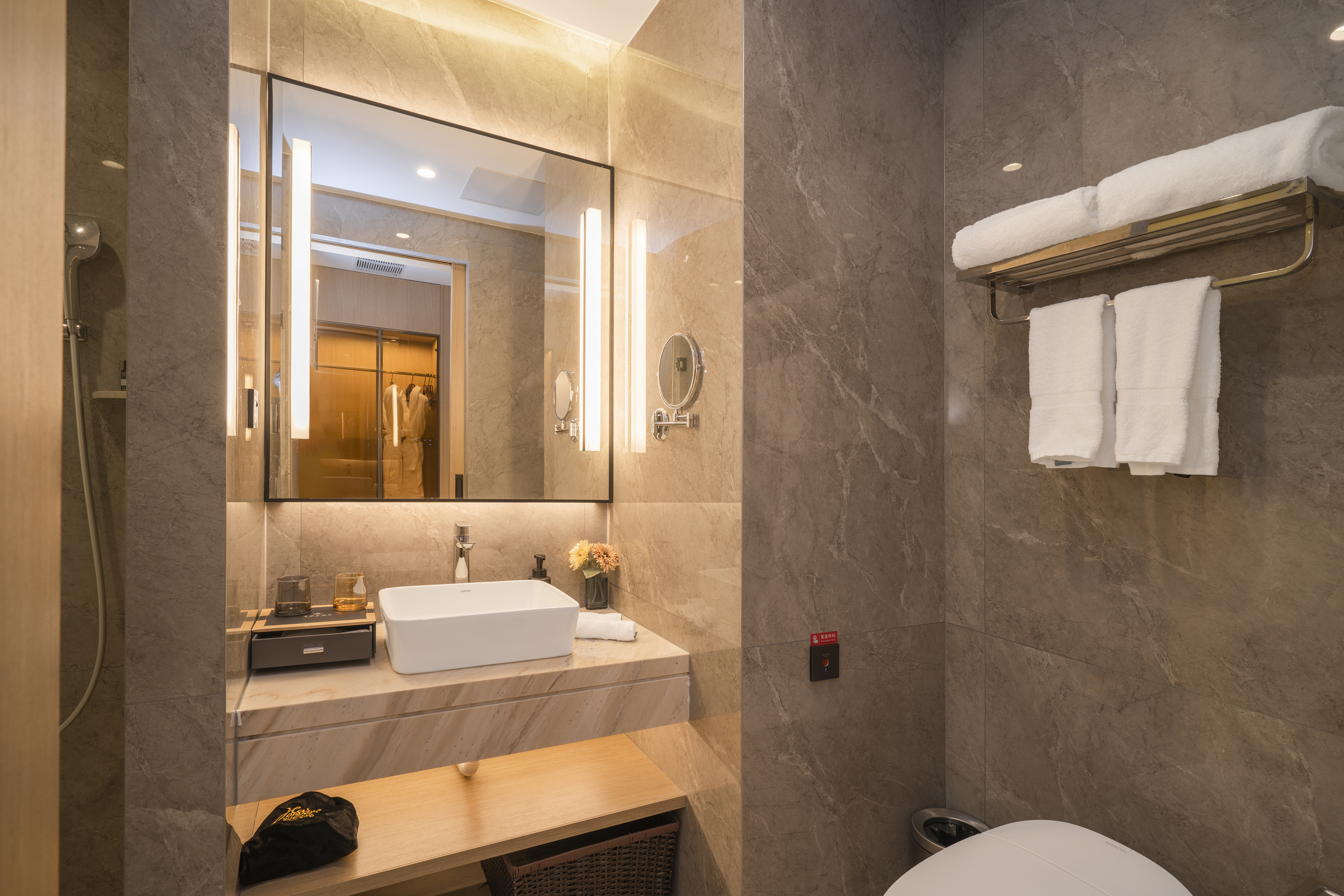 影视大床房【品牌巨幕投影+助眠床垫+羽绒恒温被芯】