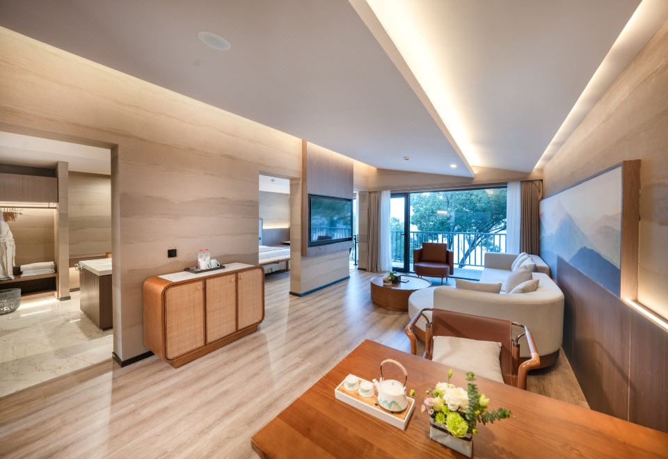 至尊庭院湖景套房