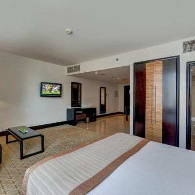 城景尊貴房 杜拜阿爾巴沙假日酒店優惠