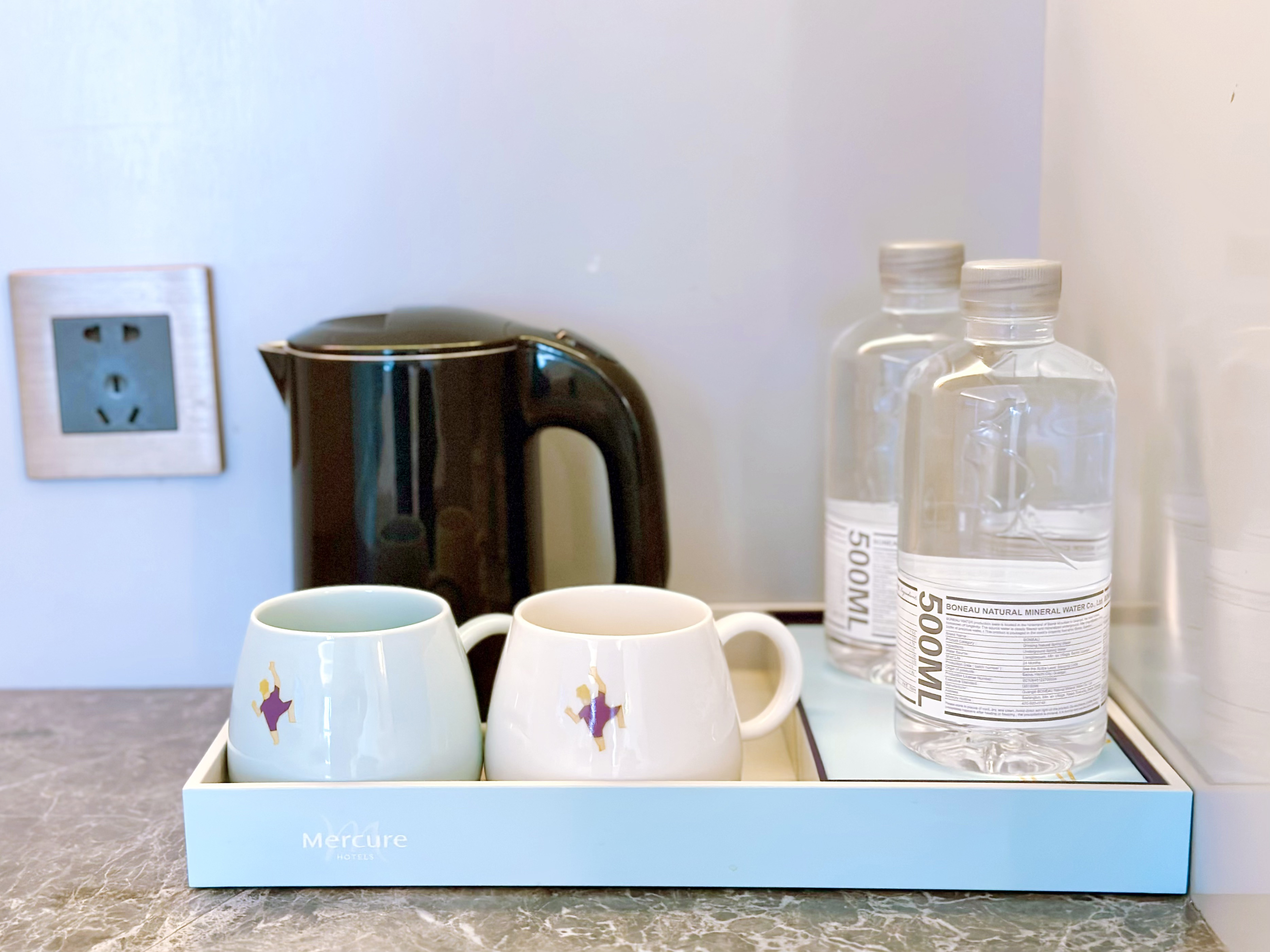 豪华大床房（落地窗+小冰箱+投屏电视）