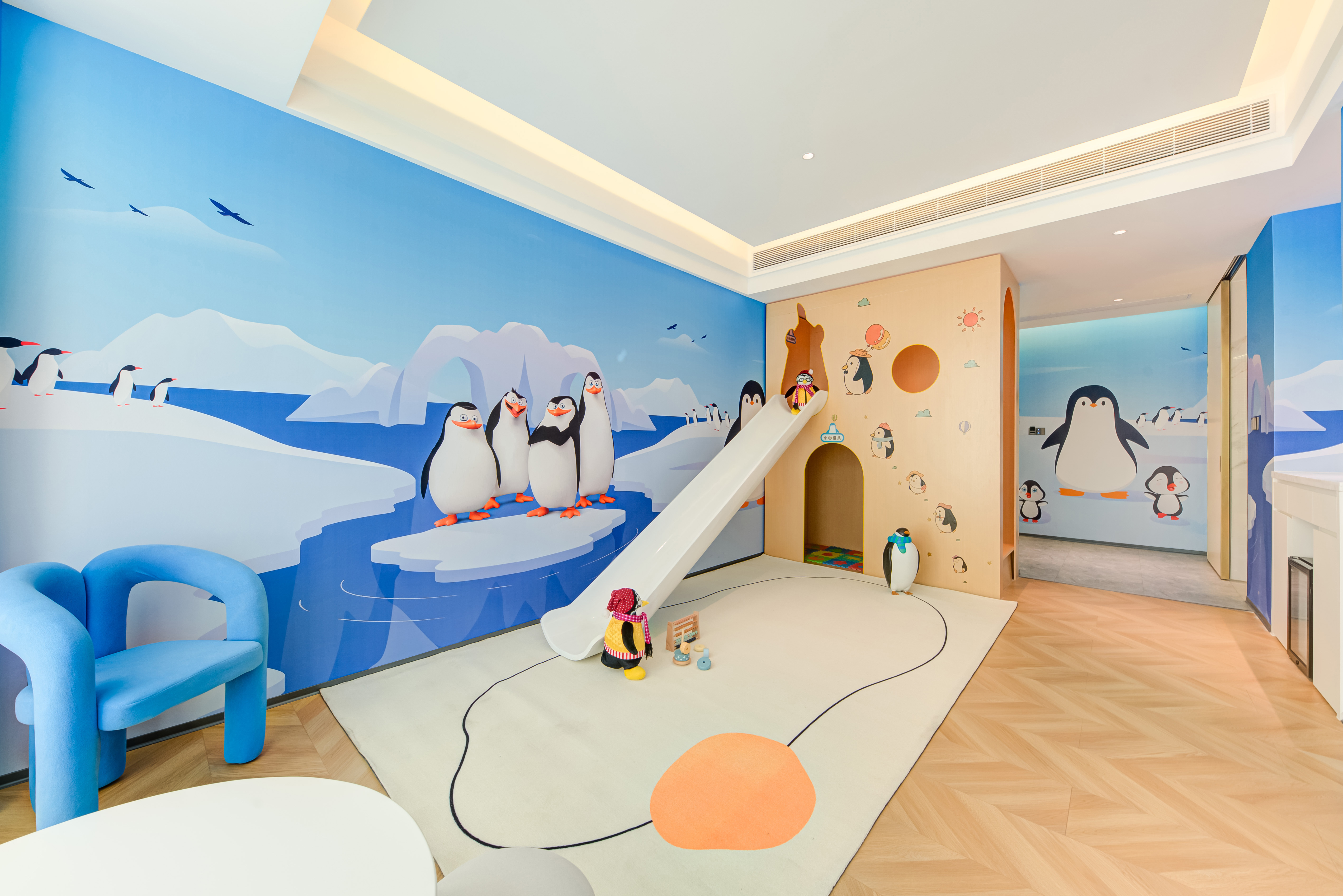 樂園企鵝主題三床房【萌趣滑梯+智能客控】