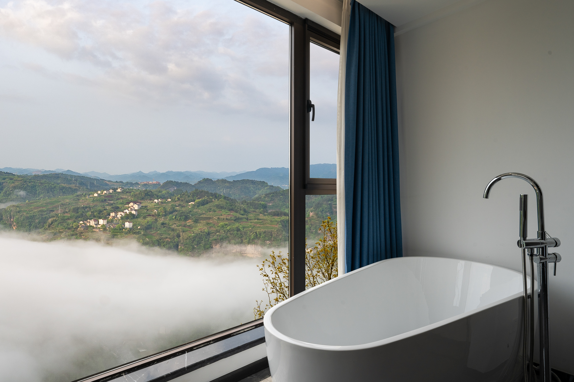 Ins风·云海山景大床房