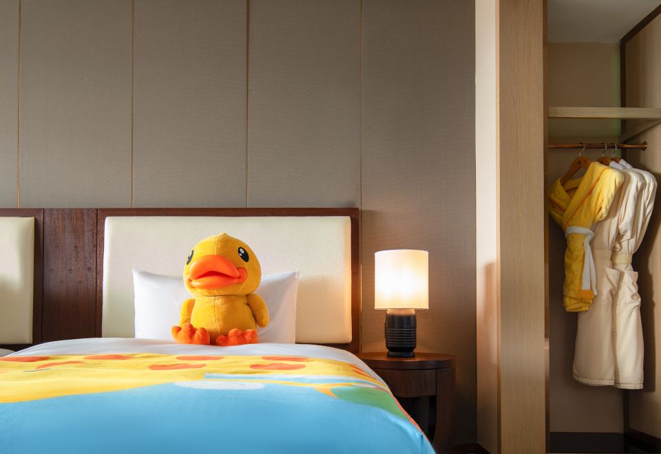 童趣盎然·小黄鸭亲子主题房丨小童帐篷+伴眠玩偶+浴缸