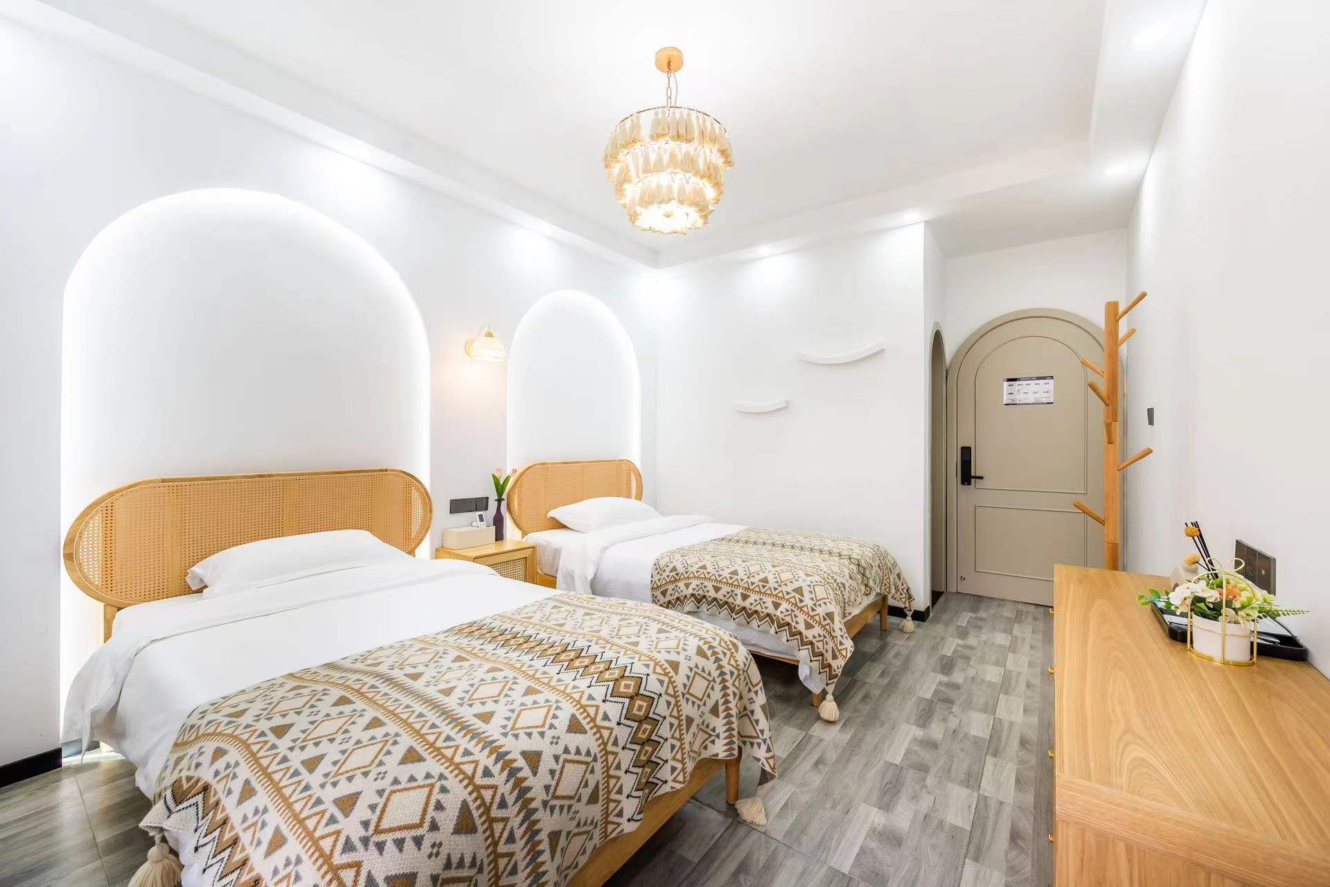 整栋10房湖景别墅