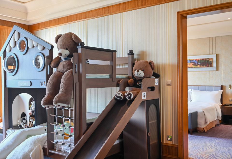 Chateau Star River QingdaoChildlike Paradise Sea-view Family Suite