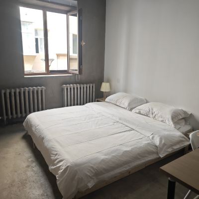 普通大床房（公共衛浴） 哈爾濱行宿青年旅舍（中央大街店）優惠