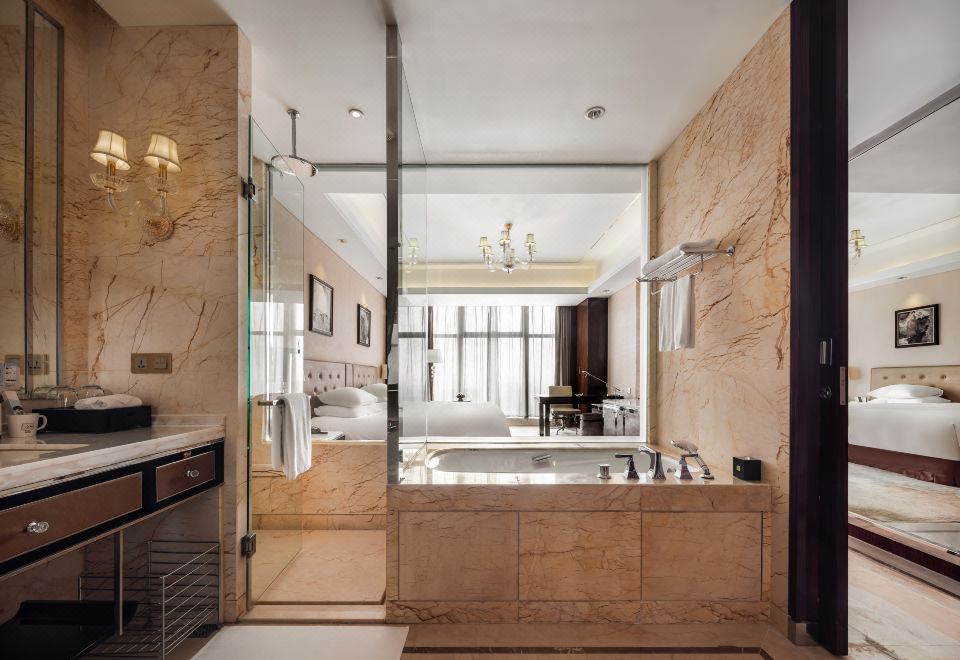 Dongwu New Century Grand Hotel HuzhouSuperior Family Room (Panoramic Floor-to-Ceiling Window + Lounge Sofa)