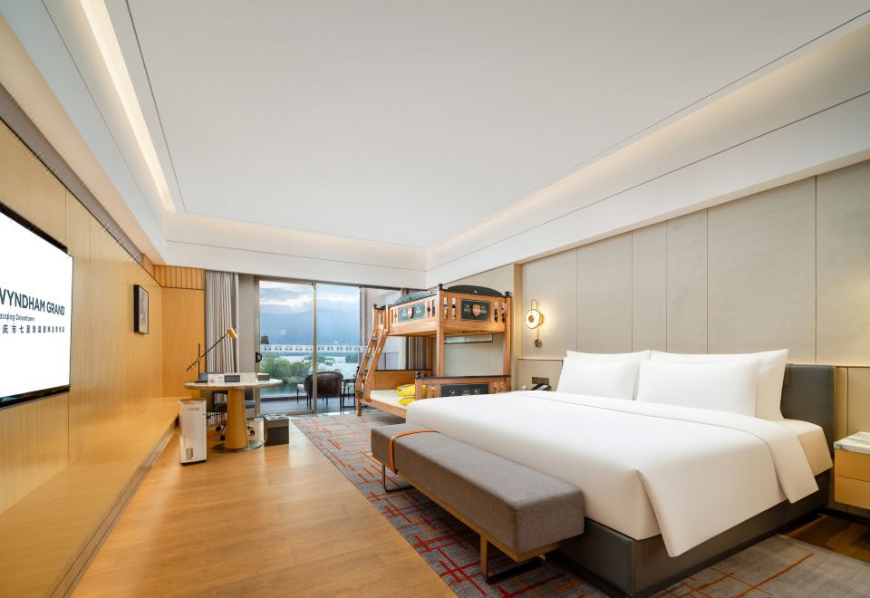 豪華泡池湖景家庭房