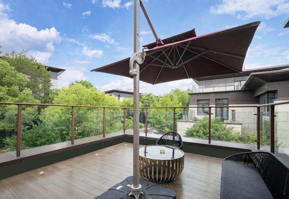 别墅近水露台六居整栋