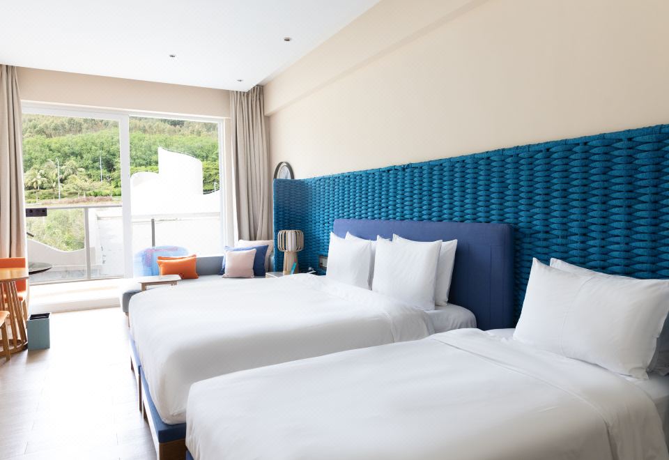 豪華家庭雙床房（一大一小床）