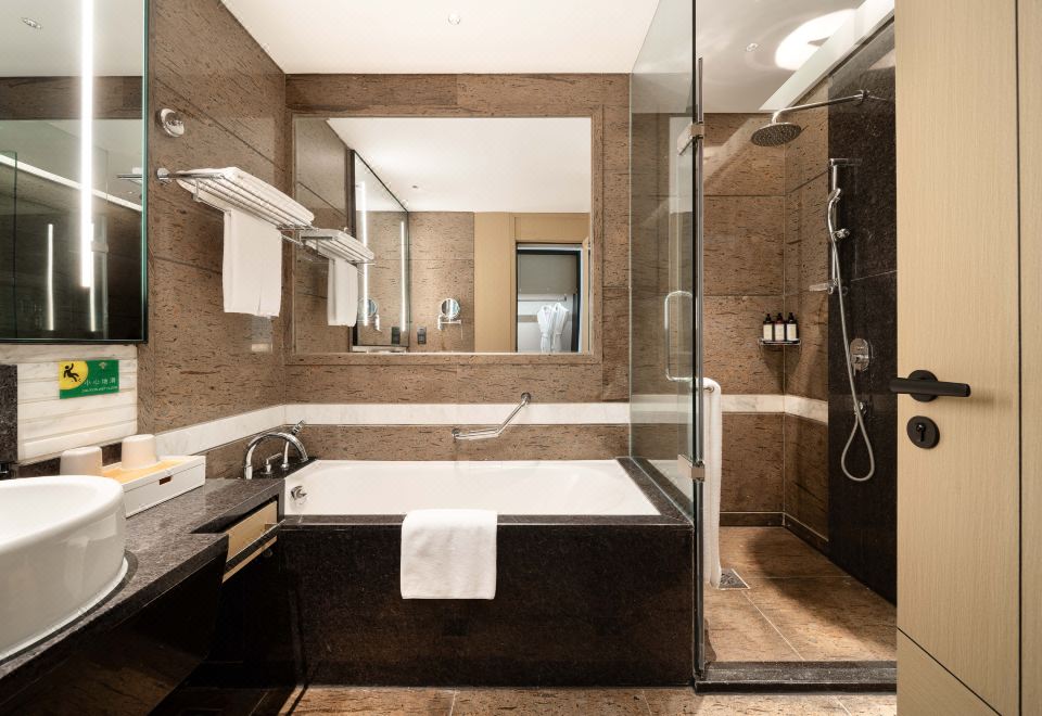 豪華大床房【超大陽台落地窗+絕美視野】