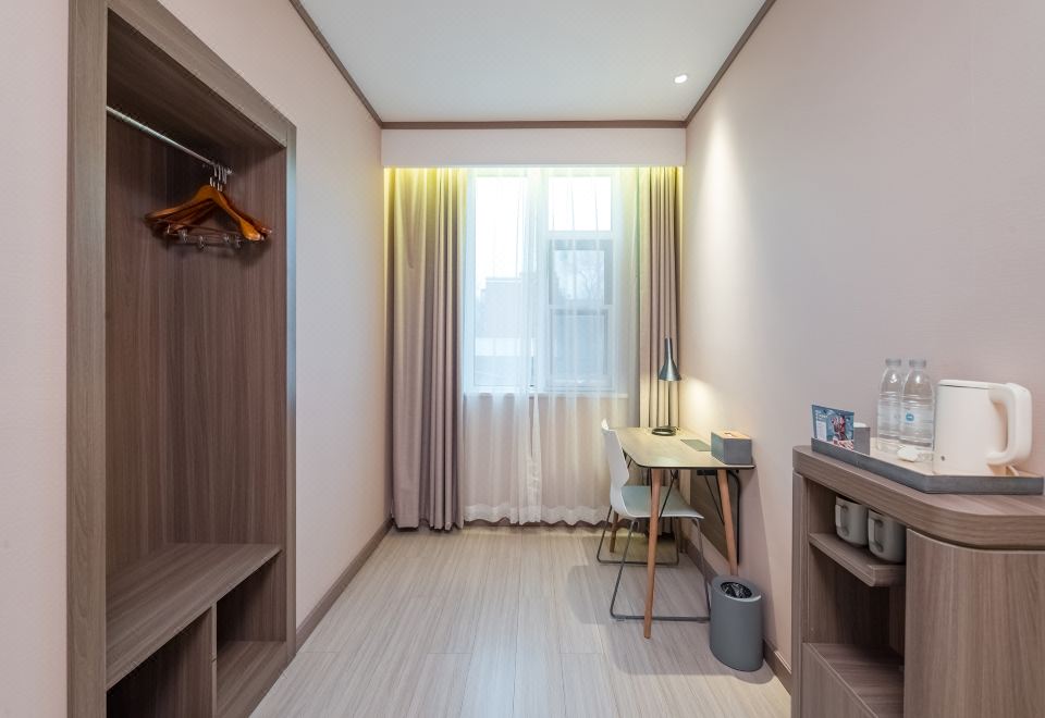 HanTing Hotel (Beijing Qianmen Street)Queen Room