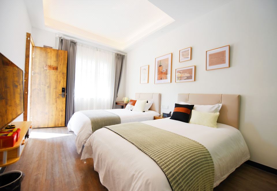 Lanchao Huajianshe Homestay (Zhuhai Guishan Island)Guestroom-Sea-View (2 Beds)