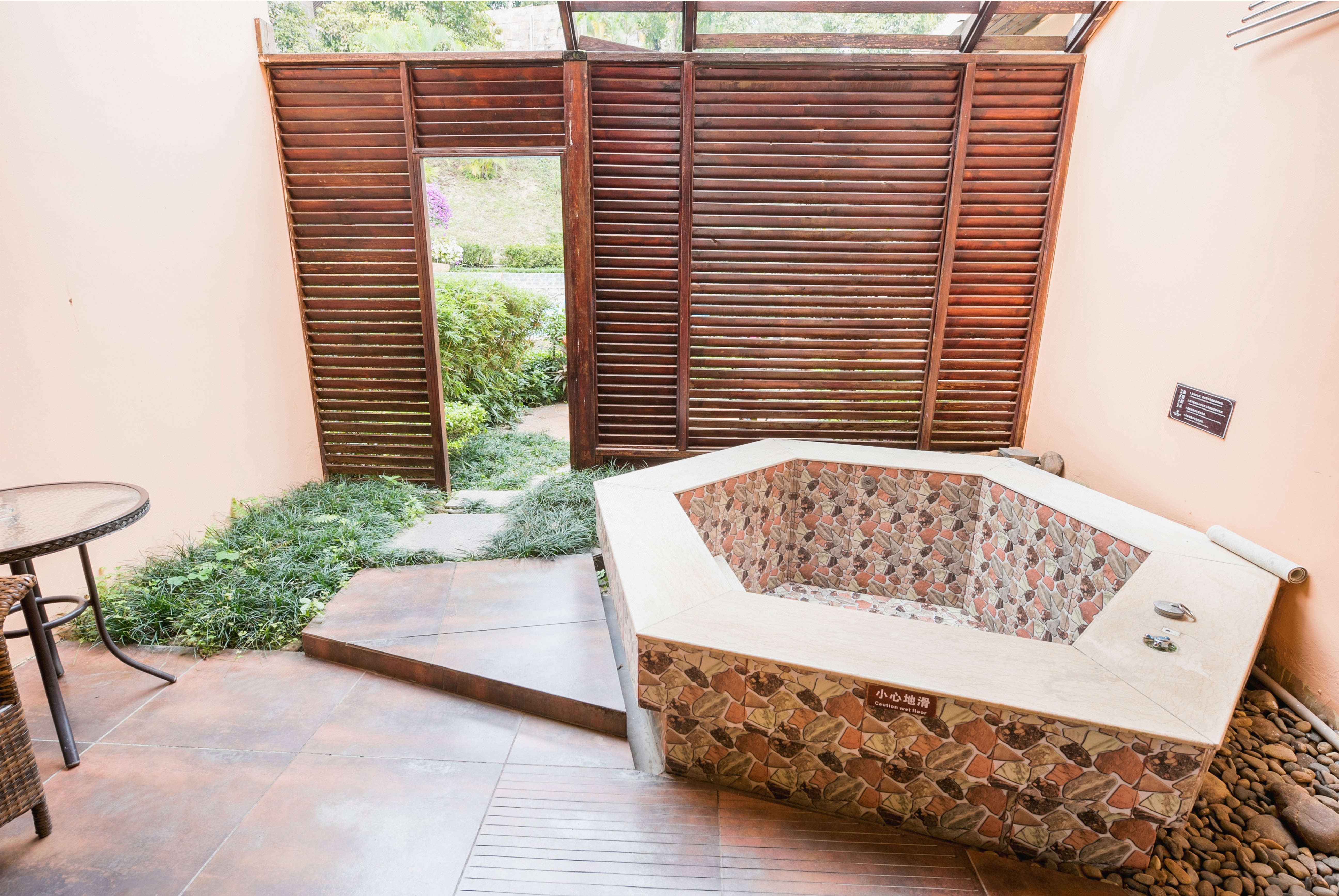 亲水别墅花园复式房|客房直达泳池|独立温泉池