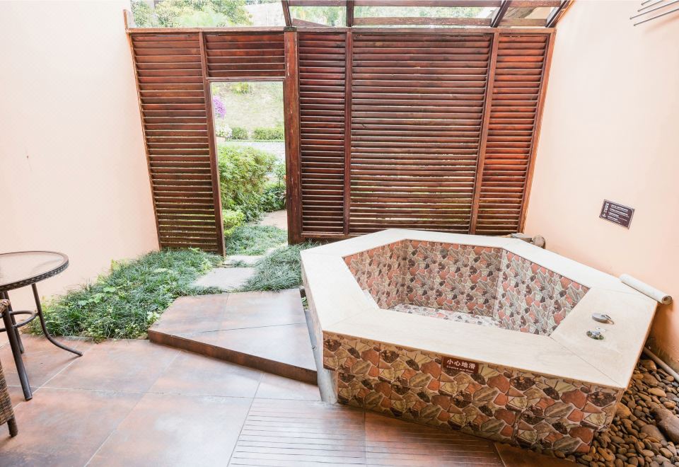 亲水别墅花园复式房|客房直达泳池|独立温泉池