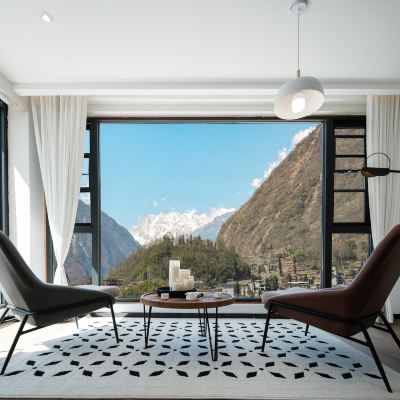 【鸞喜·莫辭】 | 雪山全景投影閨蜜雙床房+温泉私湯+小度智能語音+乳膠床墊+私湯泡池+觀日照金山+全屋地暖 鸞喜·隱山民宿（海螺溝店）優惠