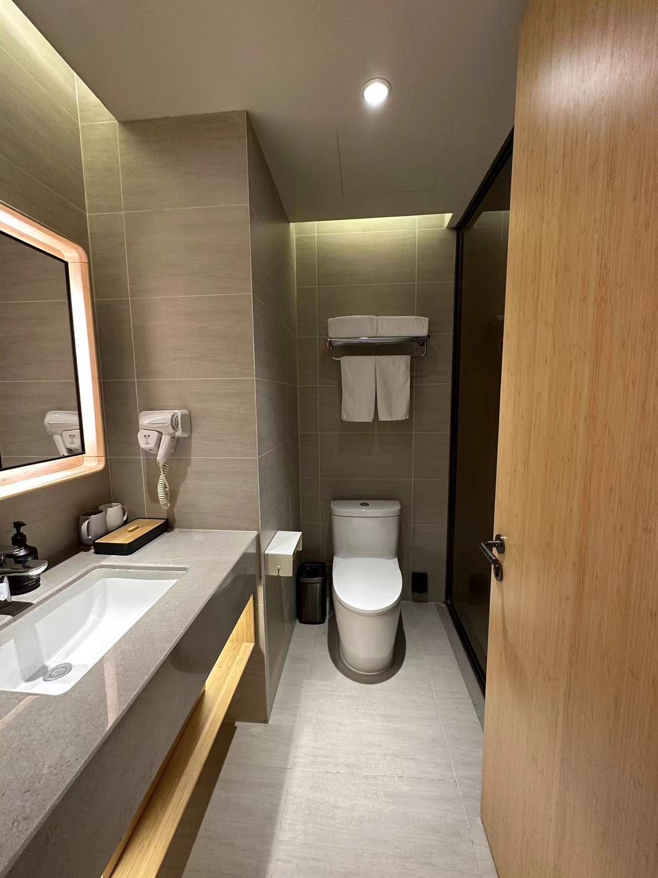 商务双床房（落地窗+小冰箱+mini茶海）