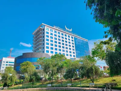 Muong Thanh Luxury Son La Hotéis em 