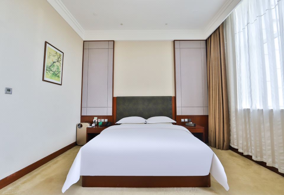 主楼尊享大床房 | 静谧庭院景