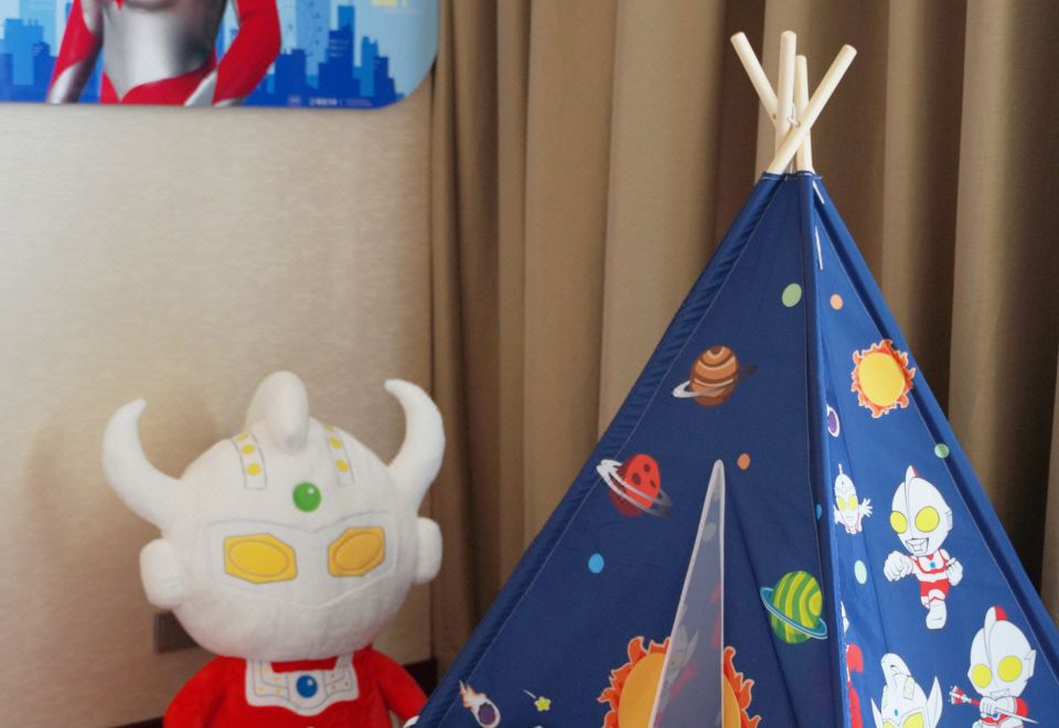 Renaissance Tianjin Lakeview HotelUltraman Themed Family Twin Room With Lake View