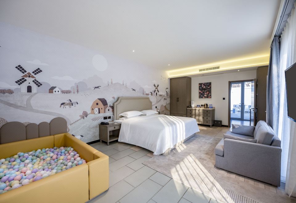 Beijing Placid Lake Resort HotelPrivate Courtyard Family Room With Private Hot Spring