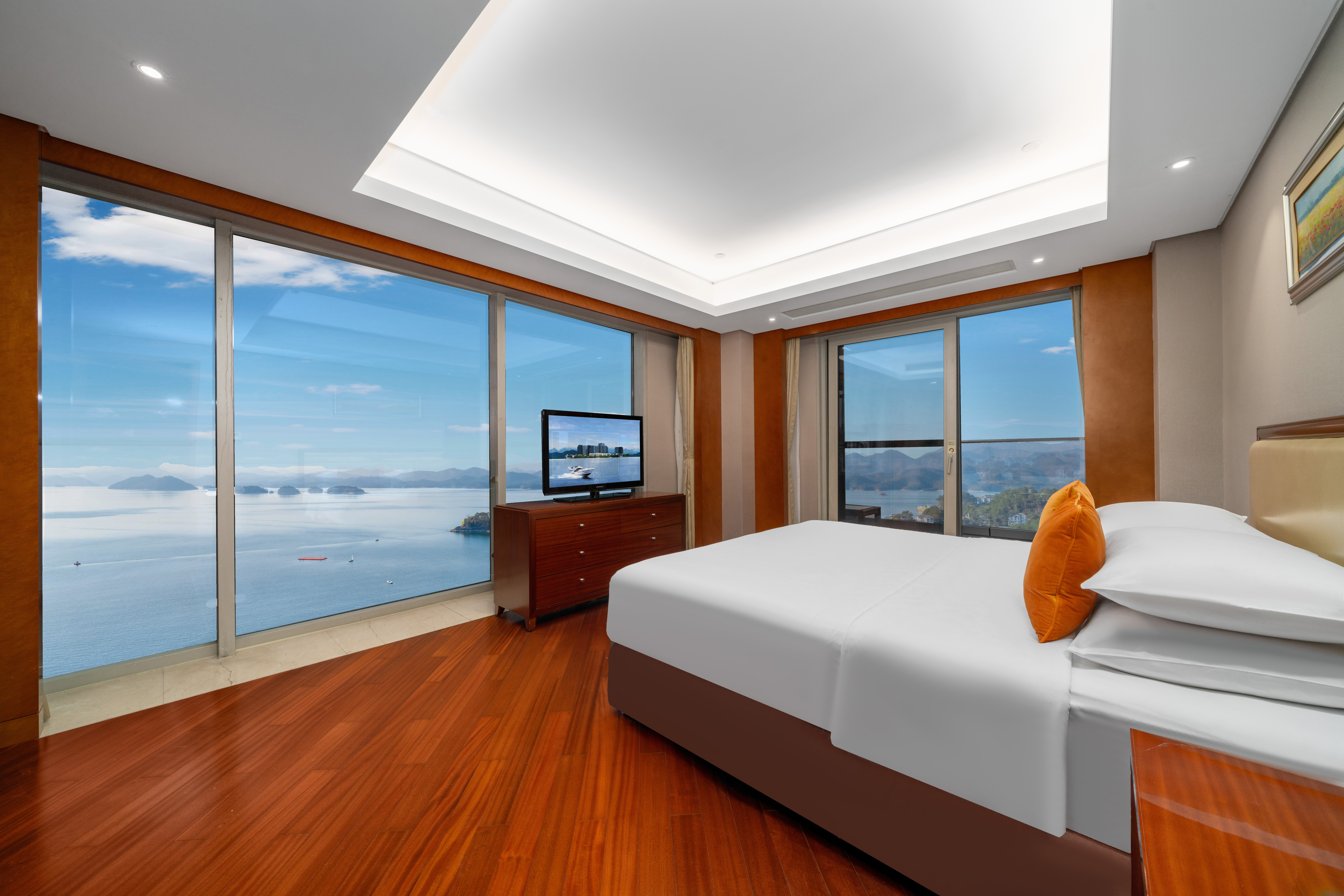 3号楼270度湖景三卧室套房