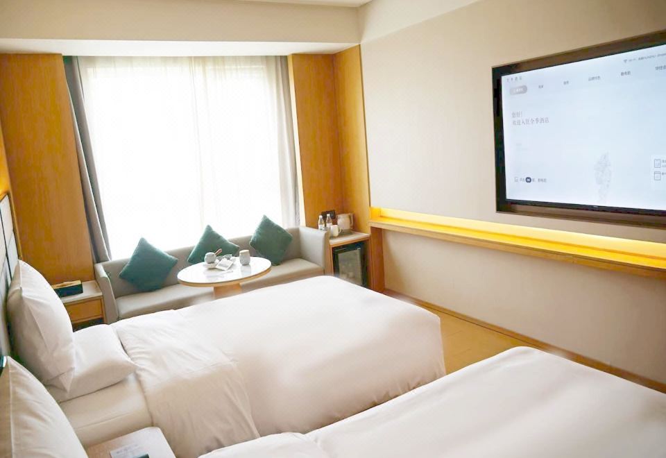 家庭房（65寸4K电视投屏+智能客控）