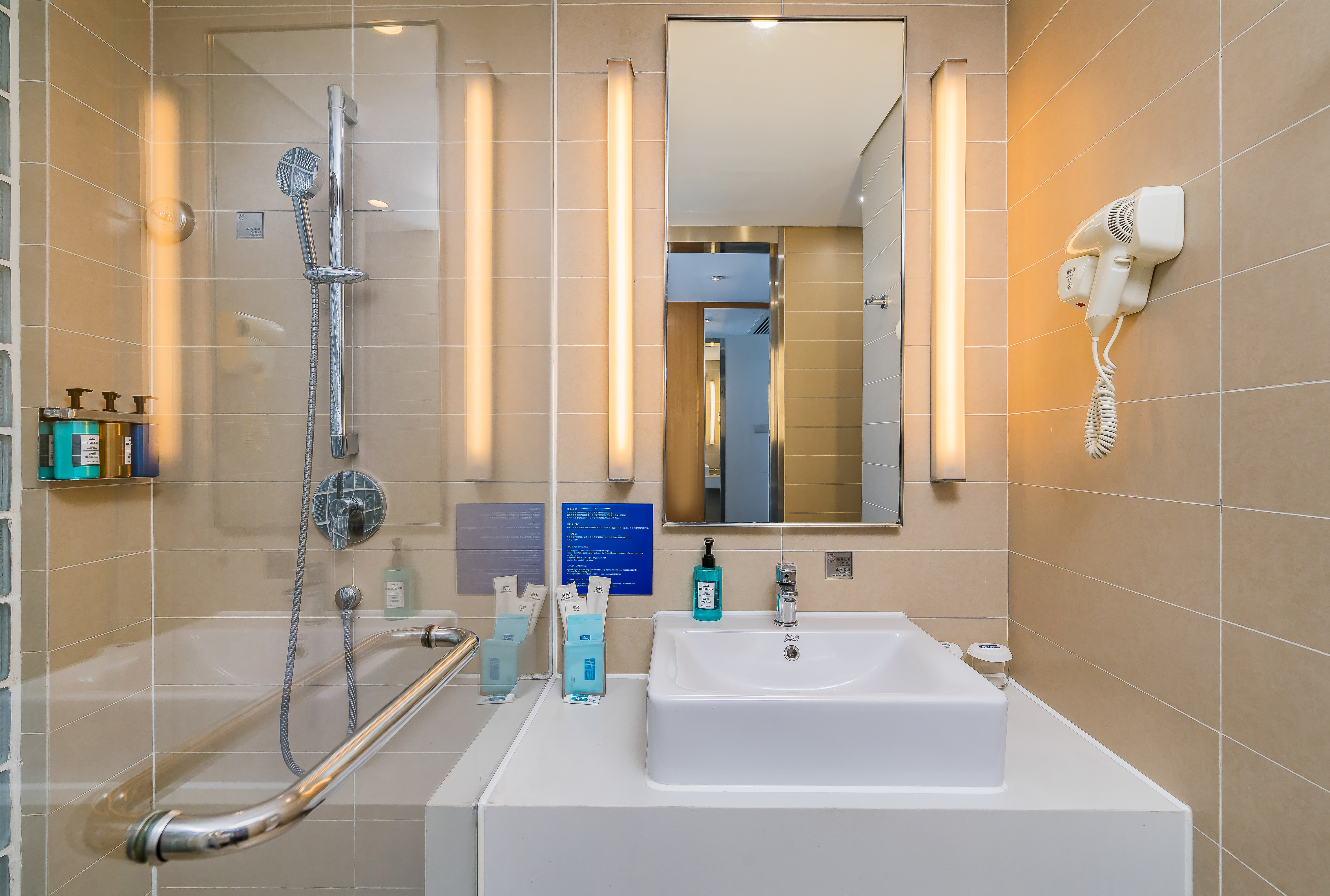 三床家庭房 【双卧室+大床+两张单人床+加湿器】