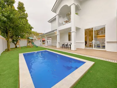 Bukit Indah Terrakids Amazing house with Pool near Legoland  호텔