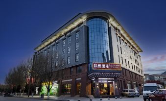 Si Yue Hotel (Shangri-La Songzanlin Scenic Area)