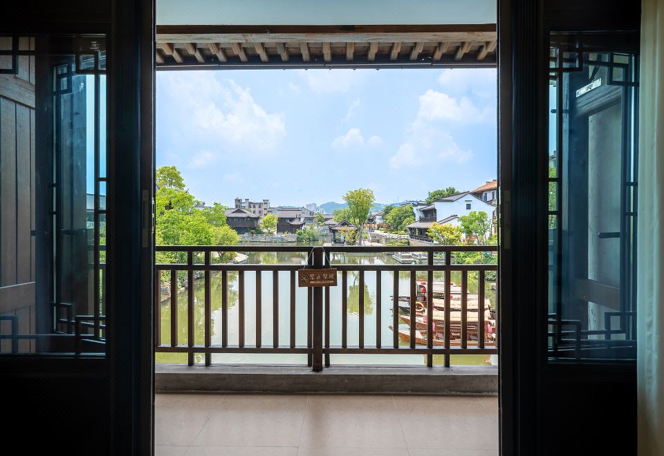 Zhenhu Homestay (Jiandemeicheng Ancient Town)Longshan Street|Lake View Terrace Parent-Child Loft Family Room