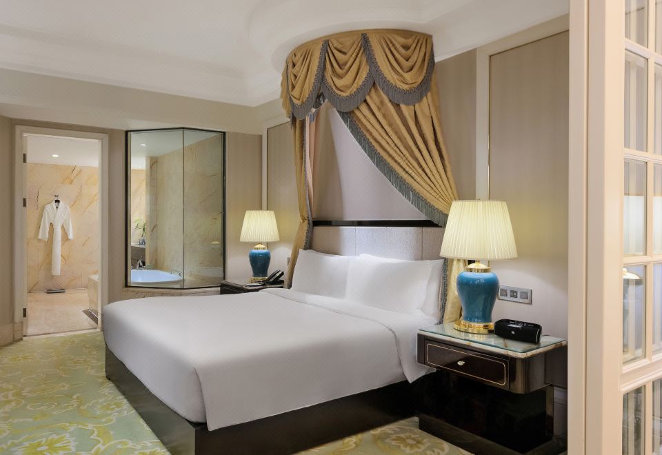 InterContinental Chengdu Global Center1 King 1 Bedroom Suite Courtyard View