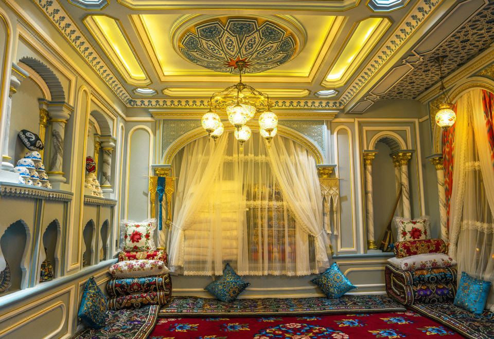 Copper Coin Guesthouse의 화려한 실내 모습